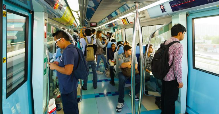 پلورالیسم و مشارکت سیاسی مردم در امارت چگونه است؟