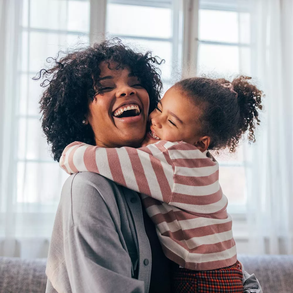 چگونه یک مادر مجرد یا متاهل می تواند فرزند خود را در دبی اسپانسر کند؟