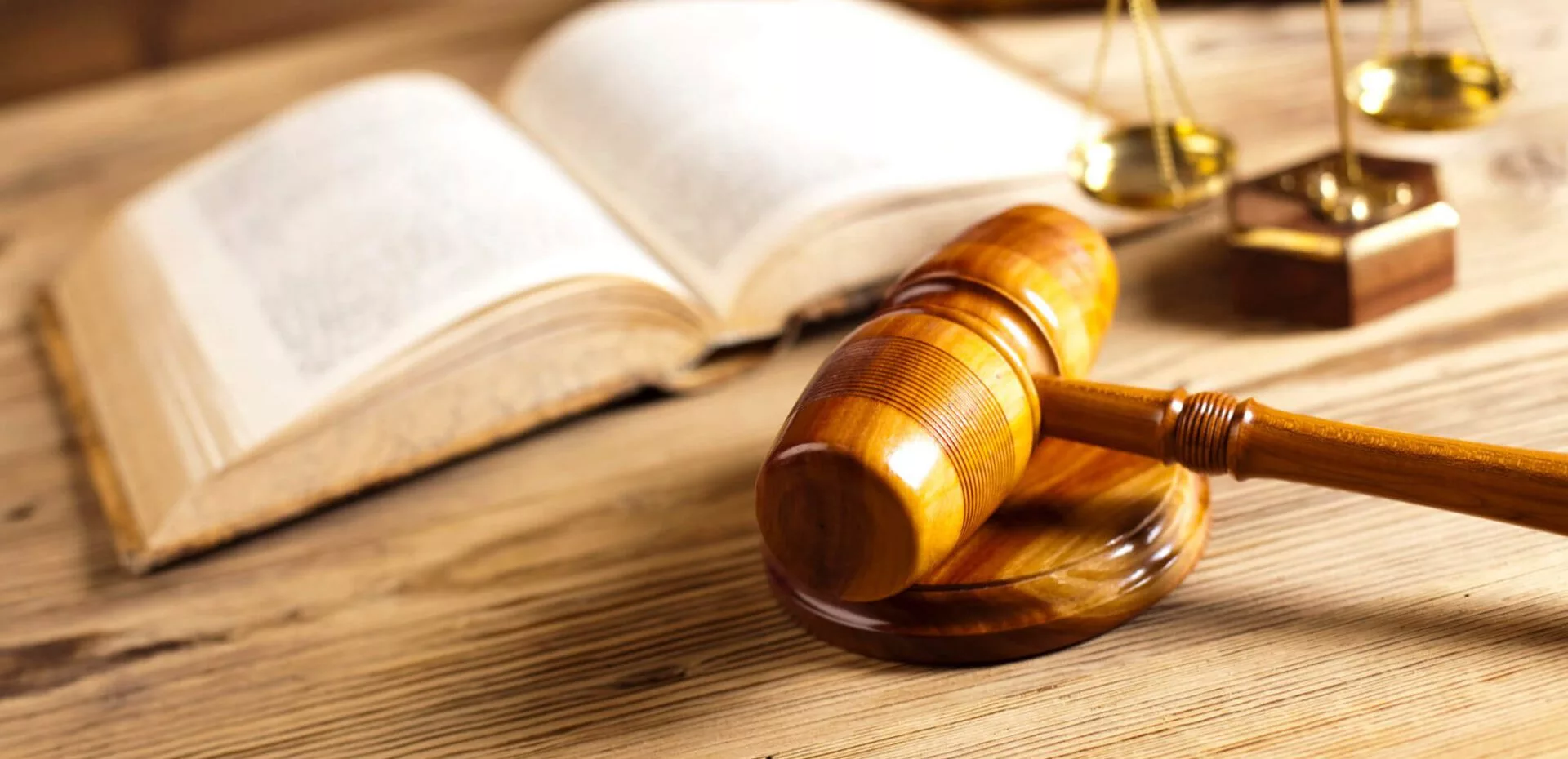 قوانین امارات به چه صورت است؟